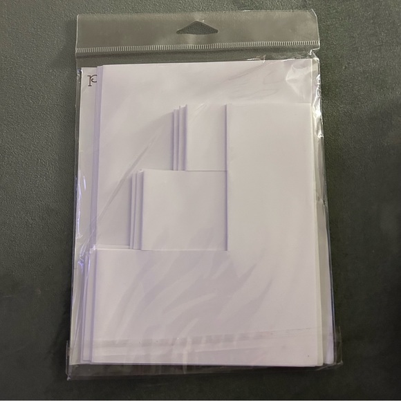 Hot Off The Press - 5 TRIPLE Step Cards & Envelopes - Picture 2 of 3